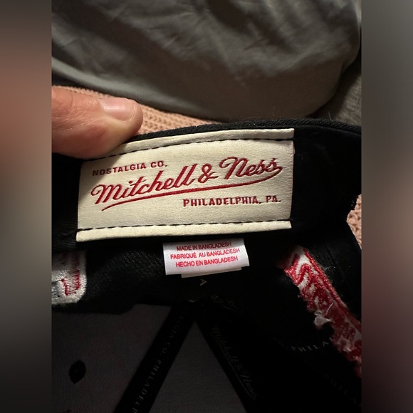 Chicago Bulls Mitchell and Ness SnapBack - Picture 5 of 7